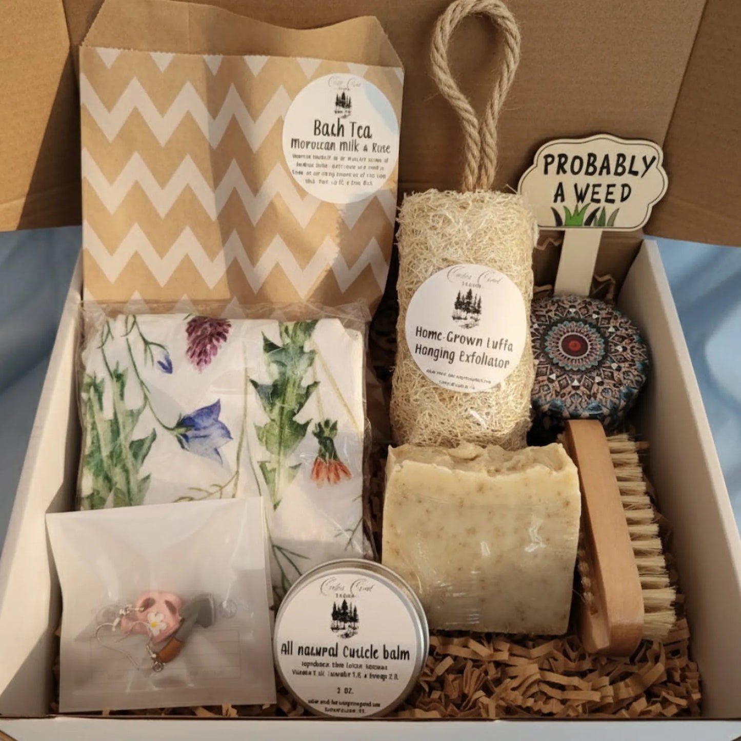 Cedar Creek Farms The Potters Retreat product inside full set view showing complete gardeners gift collection with bath tea, soap, loofah, brush, and accessories in box